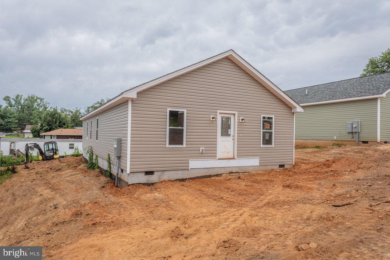 391 Trenton Ave. photo 31