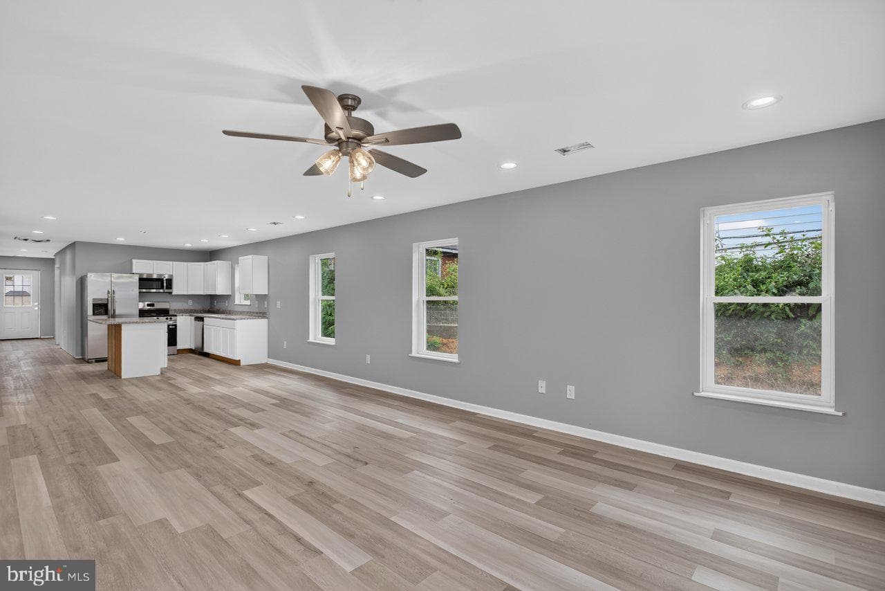 387 Trenton Ave. photo 4