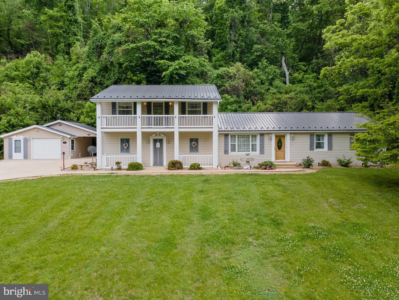 2586 Pine Grove Rd photo 3
