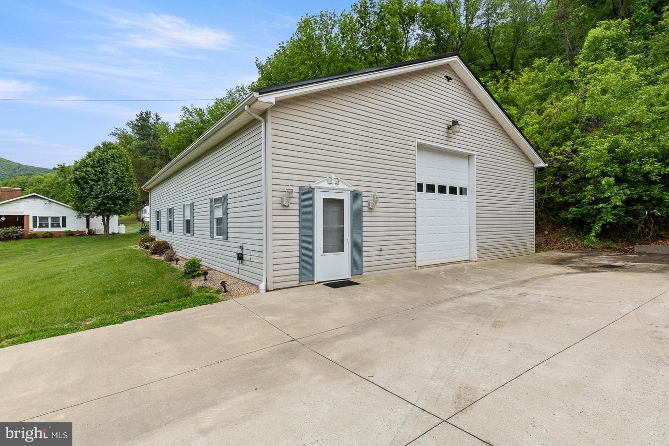 2586 Pine Grove Rd photo 5