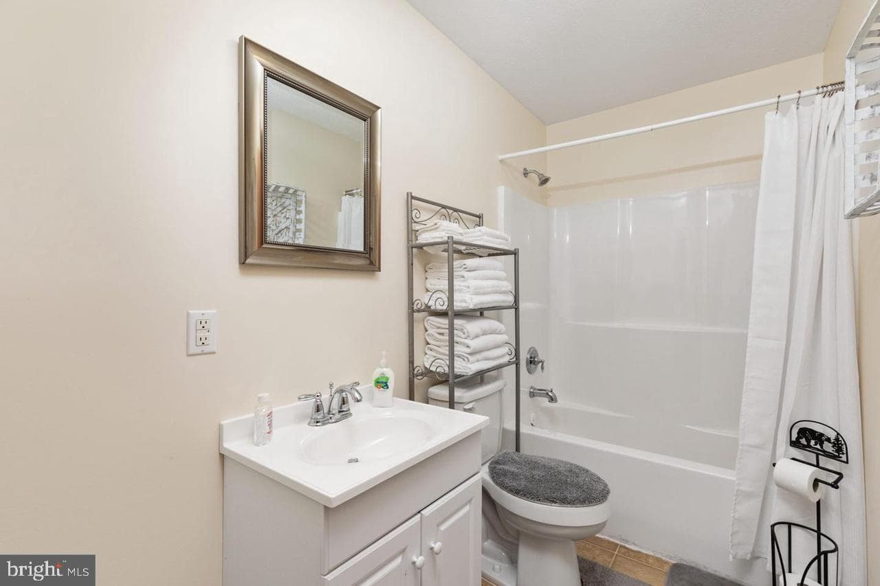 897 Helms Road photo 28
