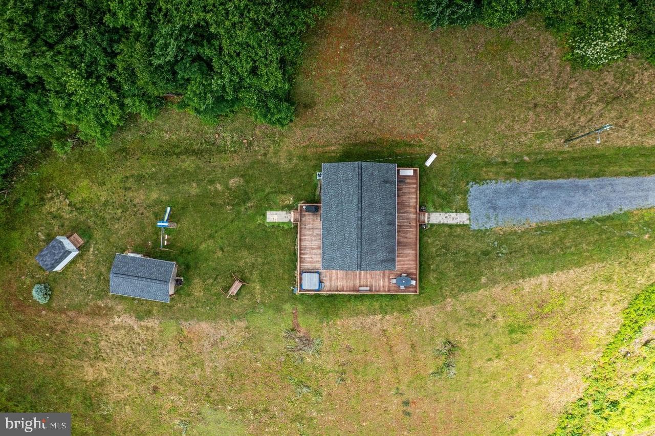897 Helms Road photo 4