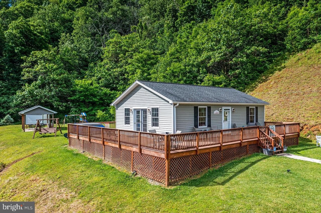 897 Helms Road photo 5