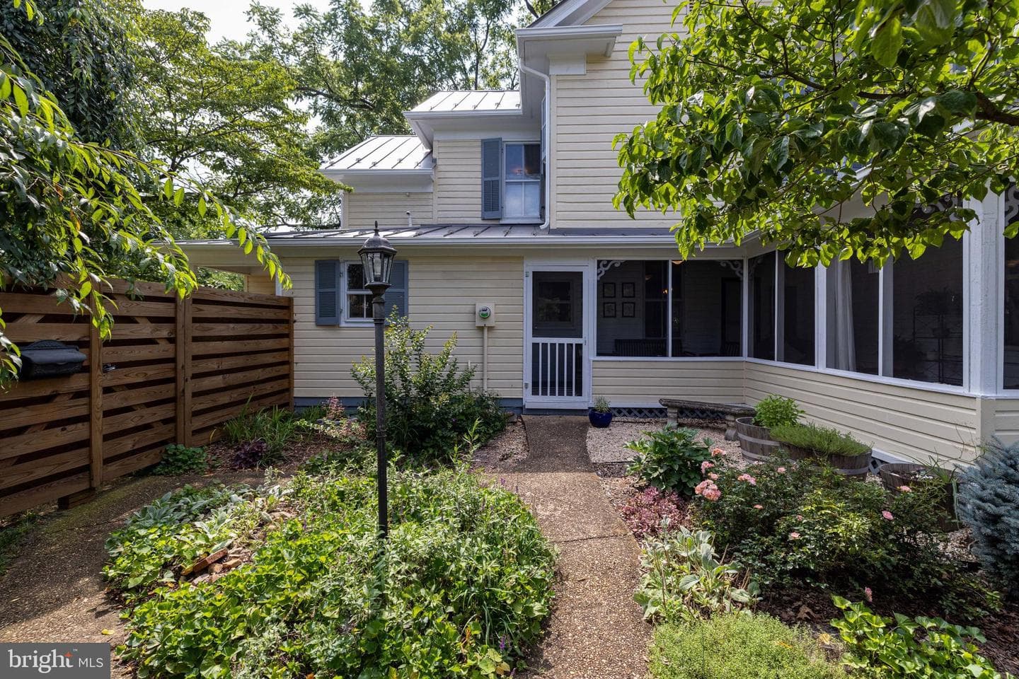 116 Cave Street photo 91