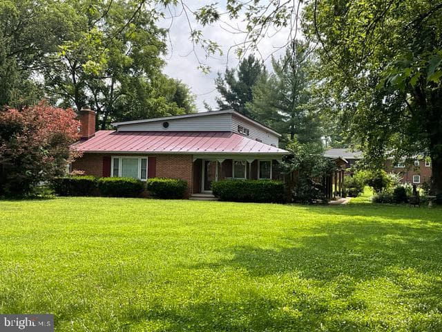 577 Old Farm Road photo 1