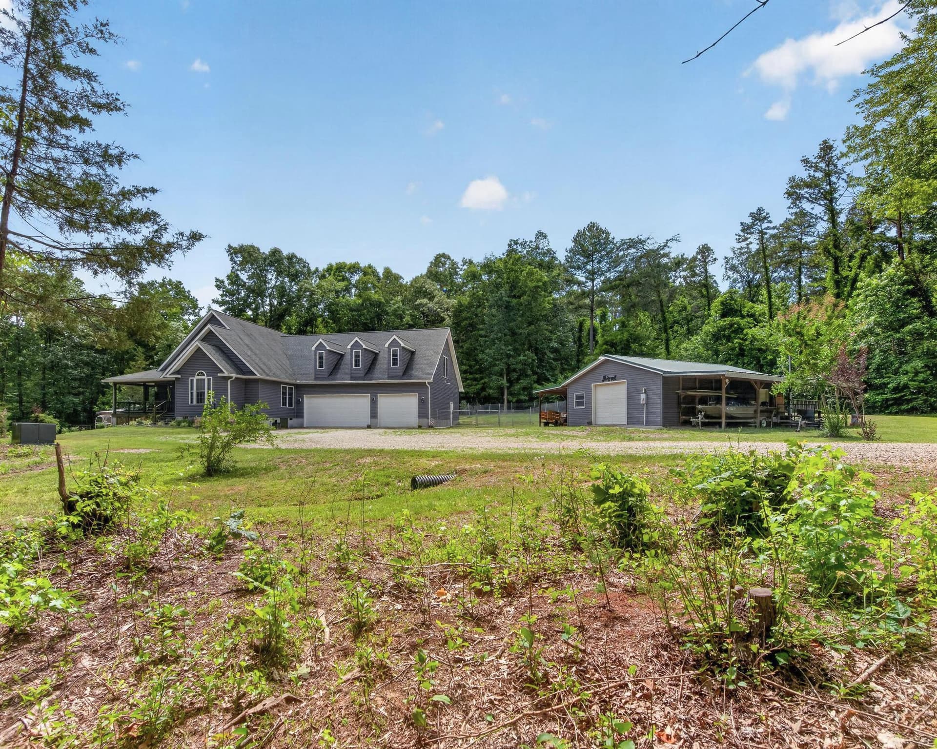 89 Watson Boulevard photo 3