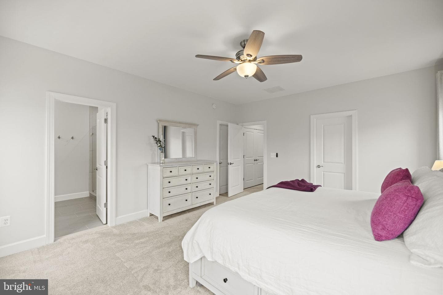 10561 Waterbury Woods Way photo 17