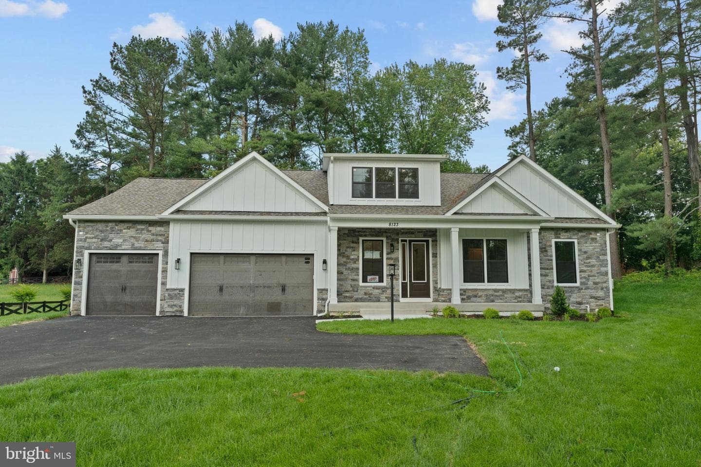 8123 Hillcrest Drive photo 2
