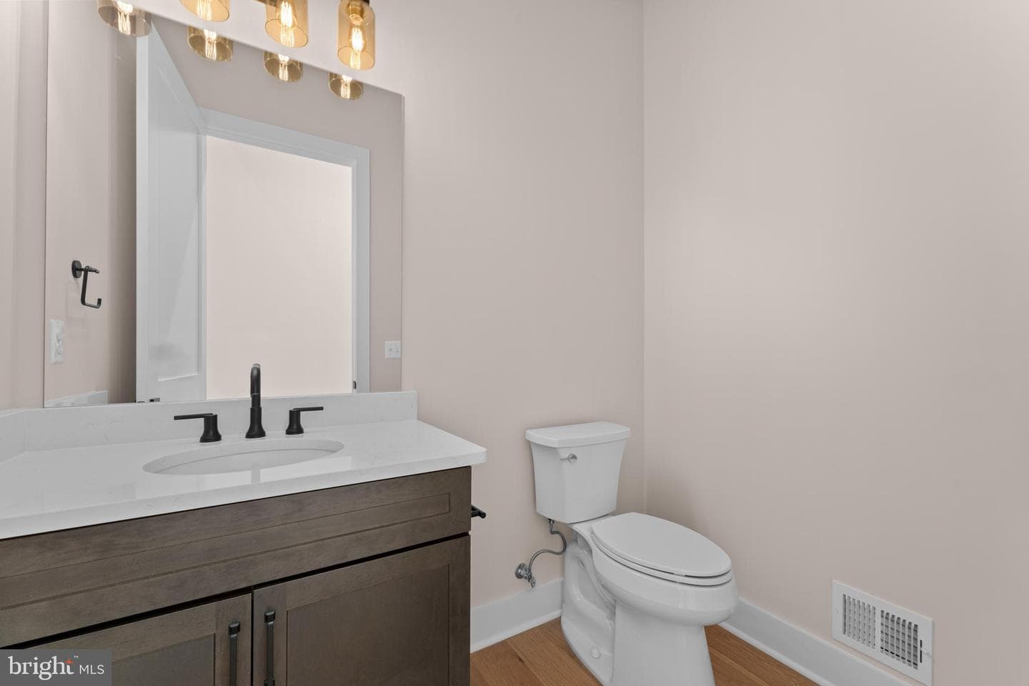 8123 Hillcrest Drive photo 8