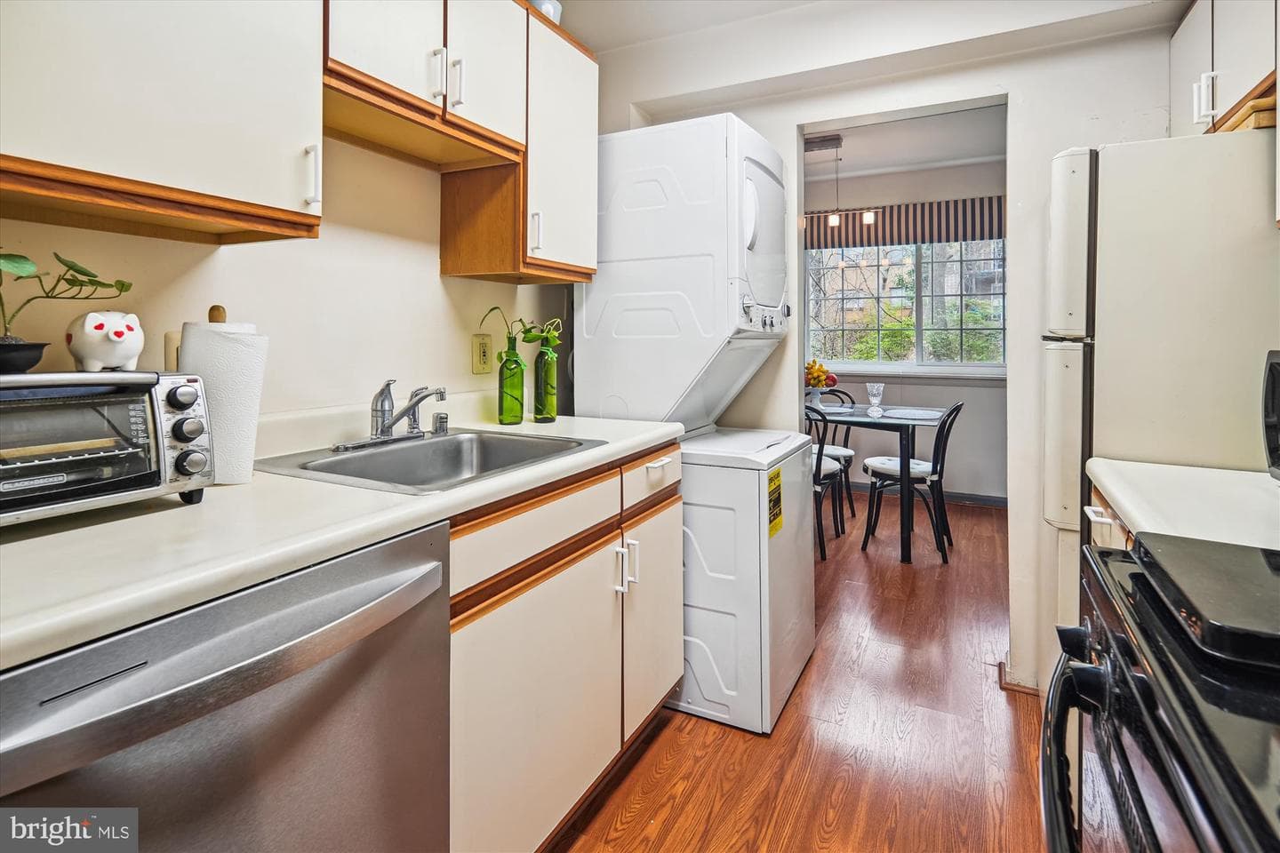 1533 Colonial Drive photo 4