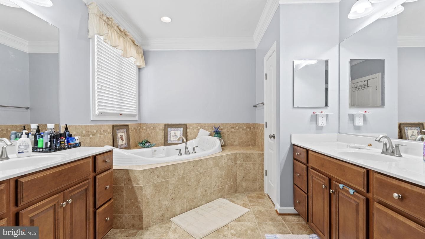 8784 Raleigh Mews photo 25