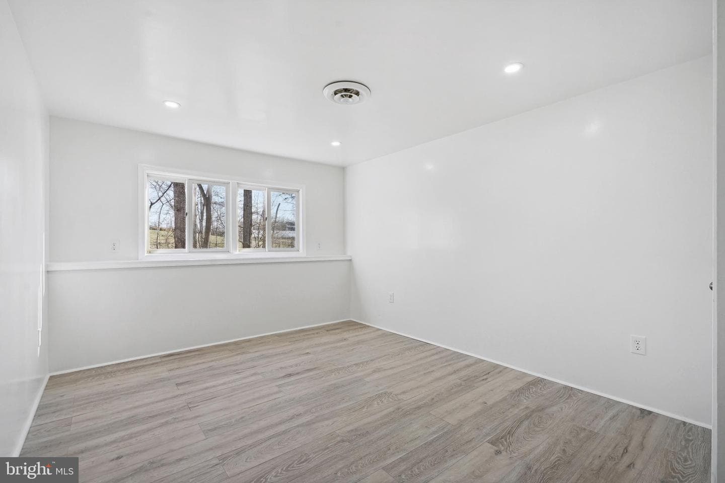 8909 Burwell Road photo 17