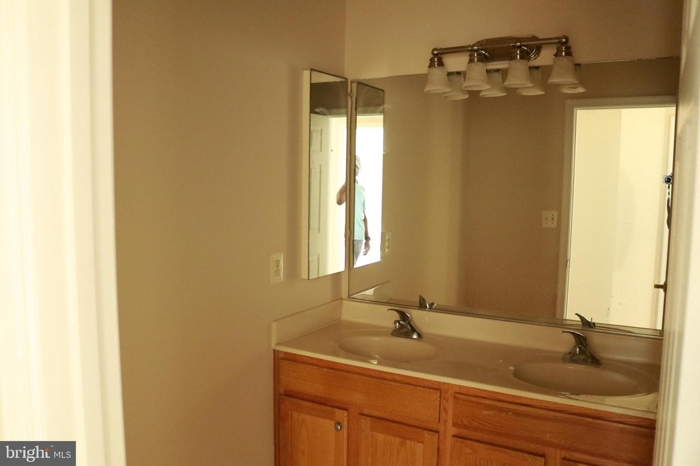 16675 Leocrie Place photo 32