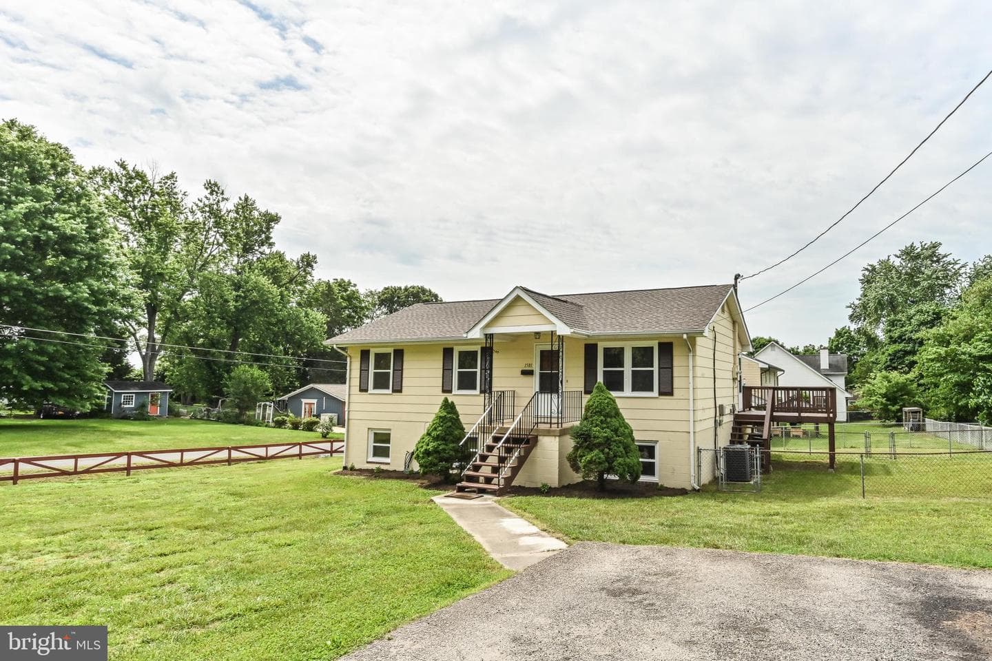 1501 Woodside Drive photo 2