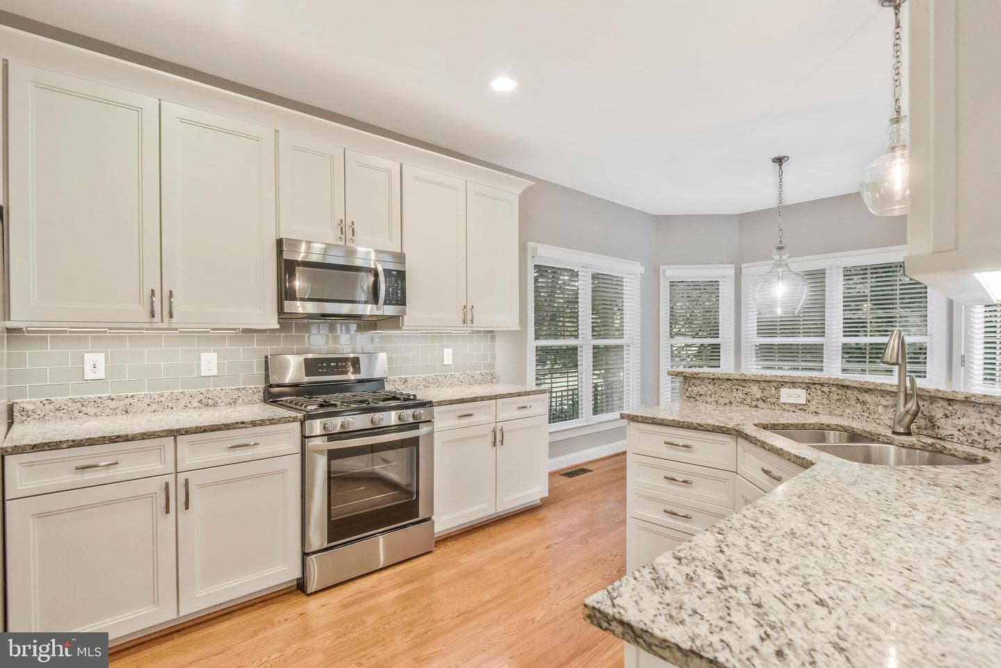 7941 Amsterdam Court photo 15