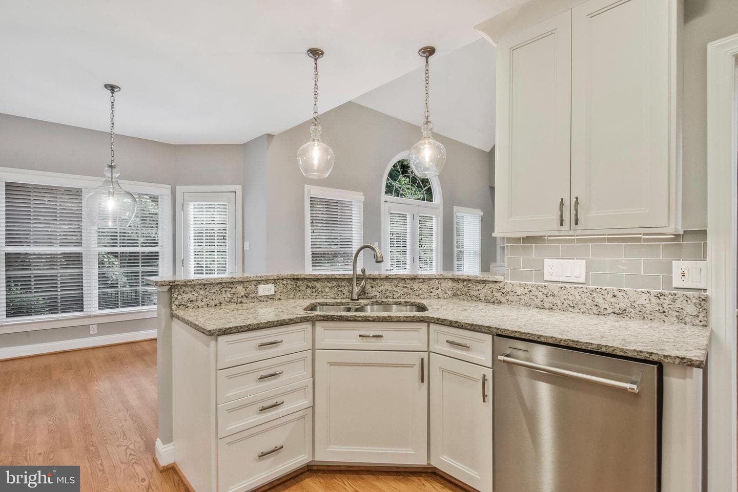 7941 Amsterdam Court photo 17