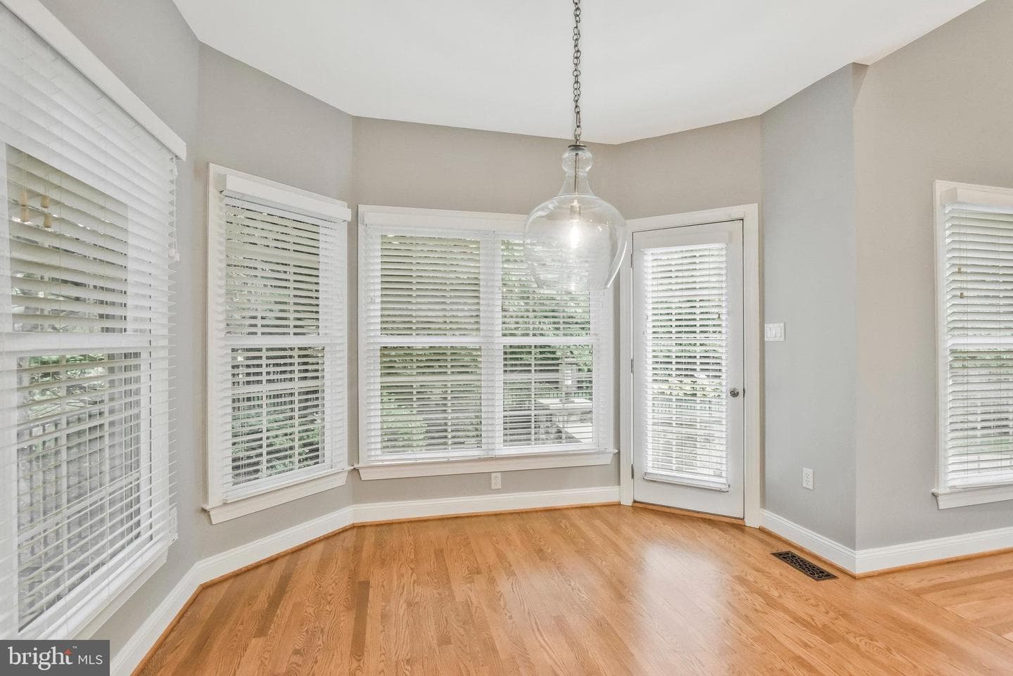7941 Amsterdam Court photo 18