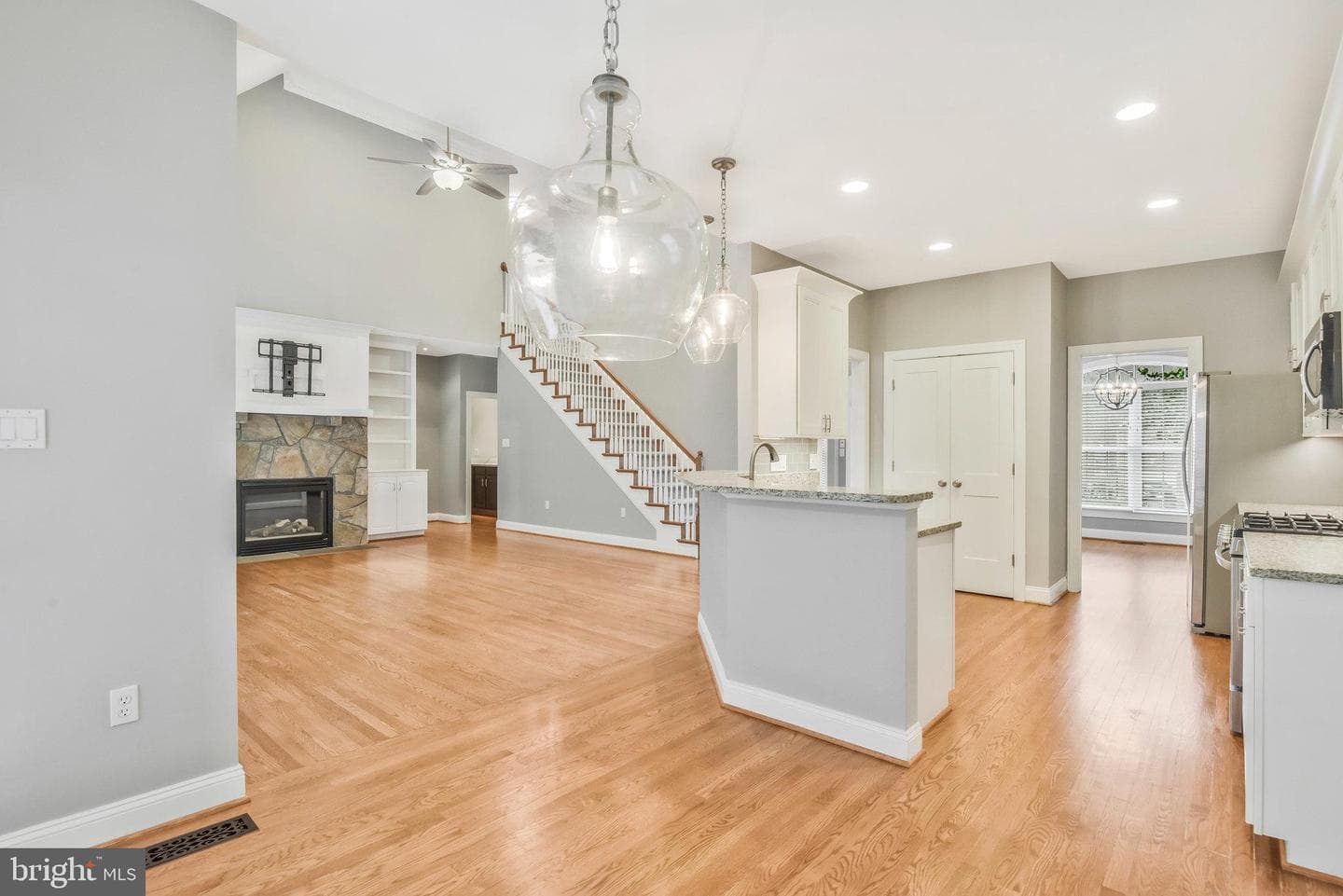 7941 Amsterdam Court photo 19