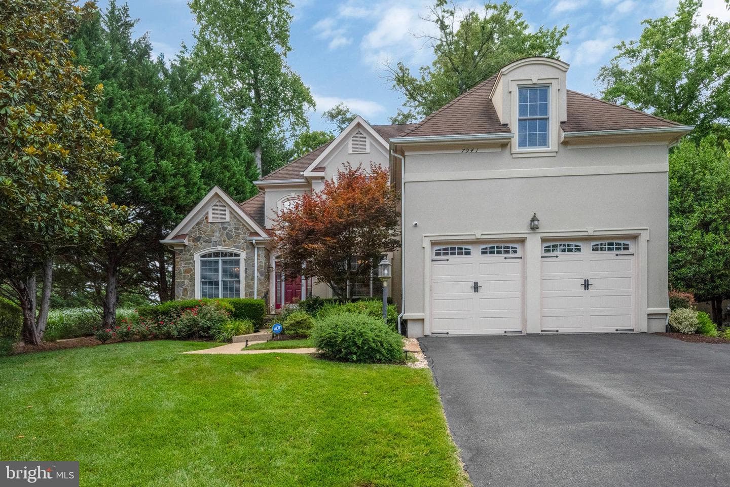 7941 Amsterdam Court photo 2