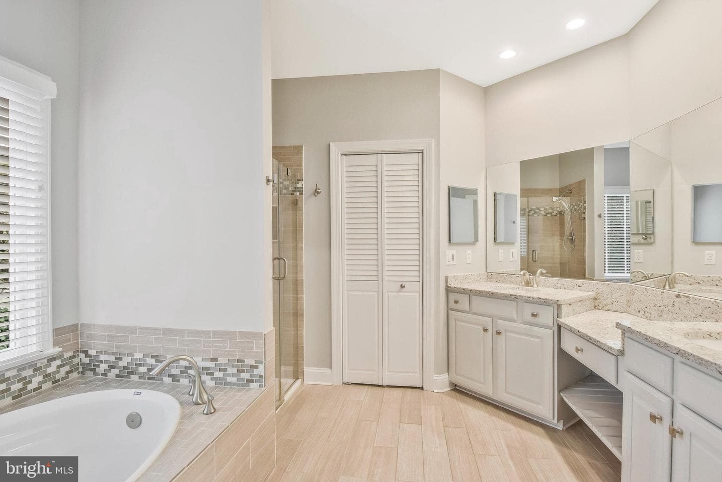 7941 Amsterdam Court photo 25