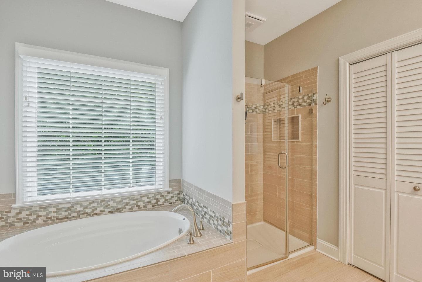 7941 Amsterdam Court photo 27