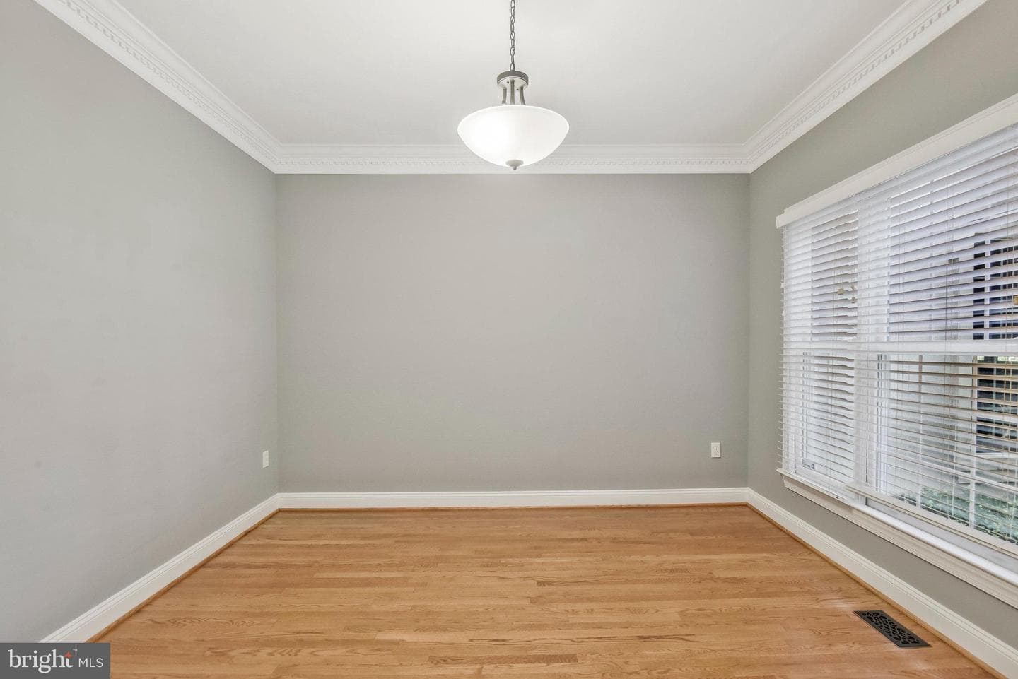7941 Amsterdam Court photo 7