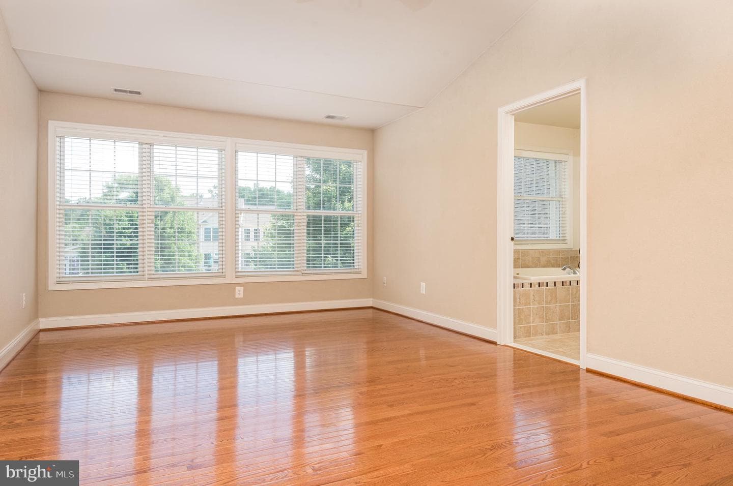 5792 Amelia Springs Circle photo 33