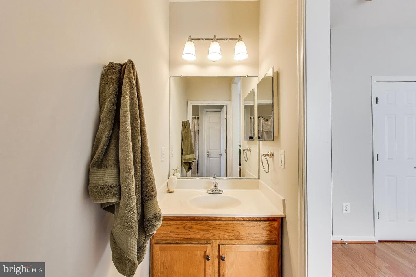 16180 Radburn Street photo 34