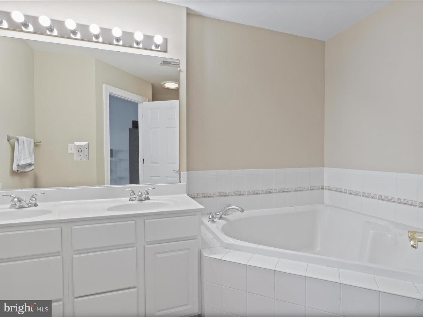 8131 Rainwater Circle photo 28