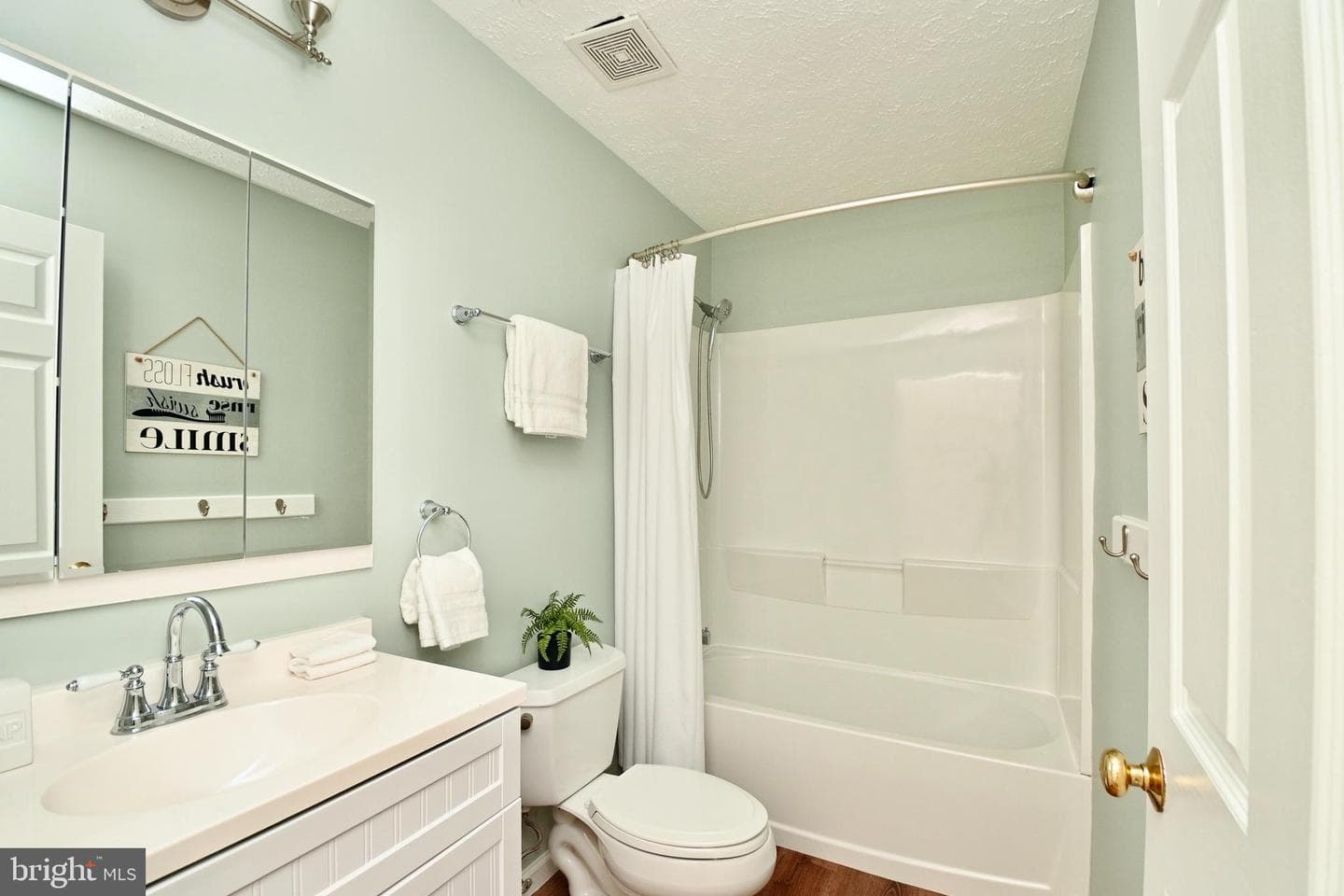 15044 Holleyside Drive photo 14