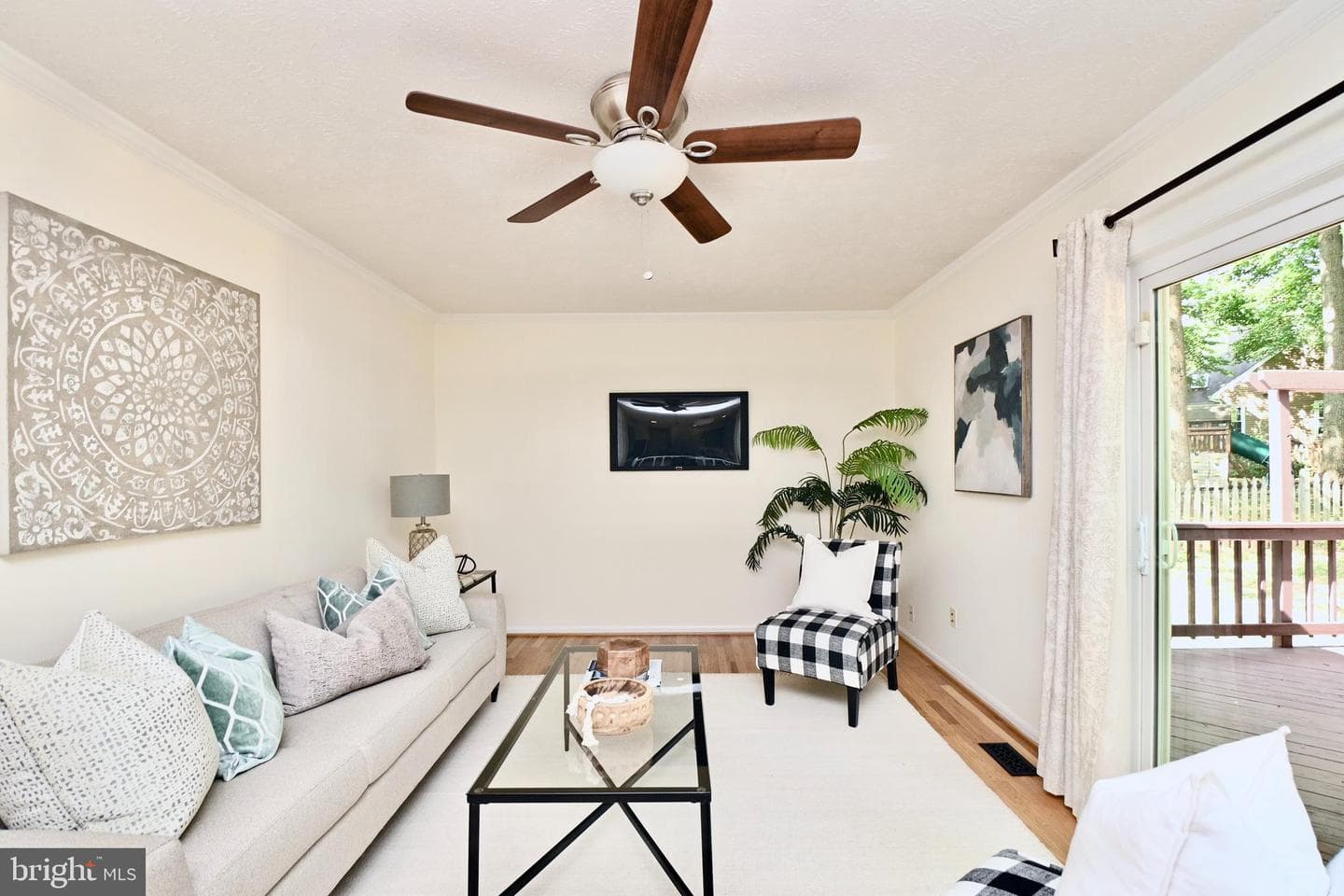 15044 Holleyside Drive photo 8