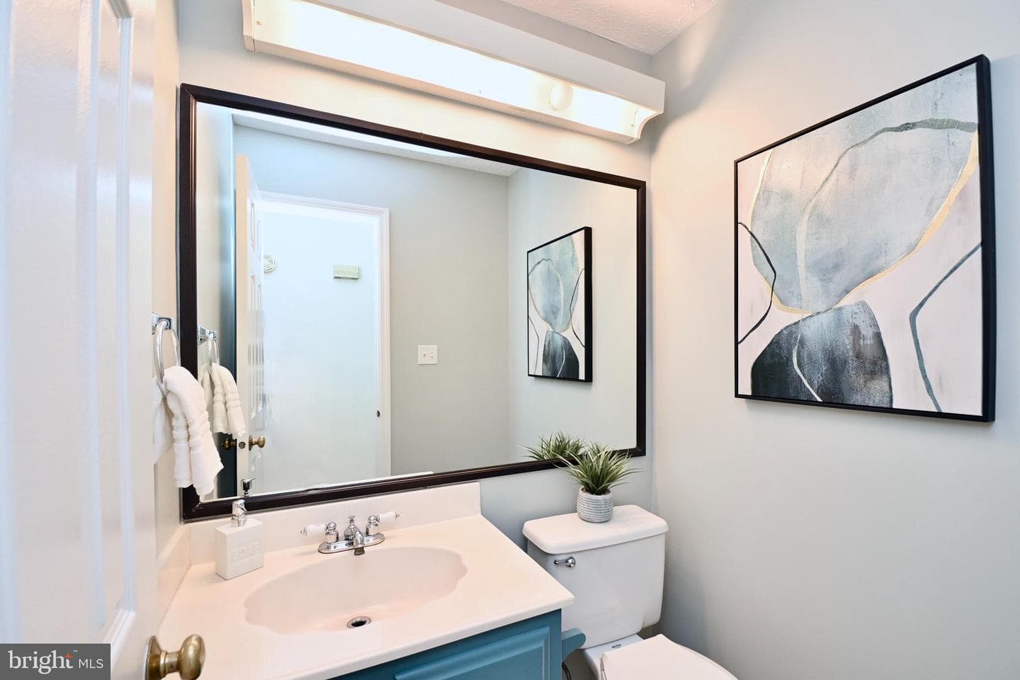 15044 Holleyside Drive photo 9
