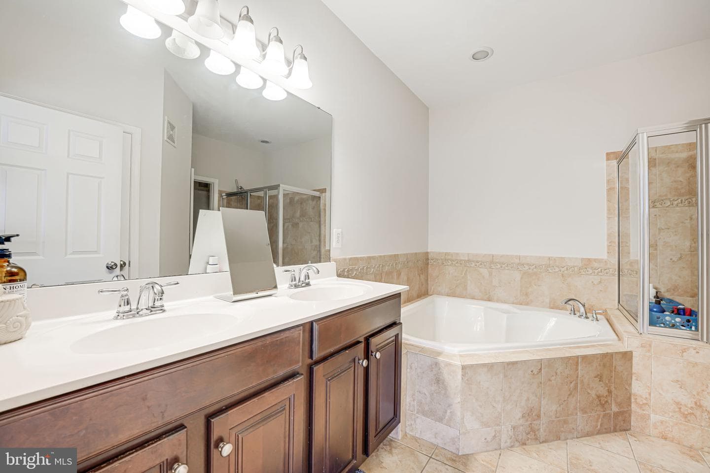 2591 Eastbourne Drive photo 27