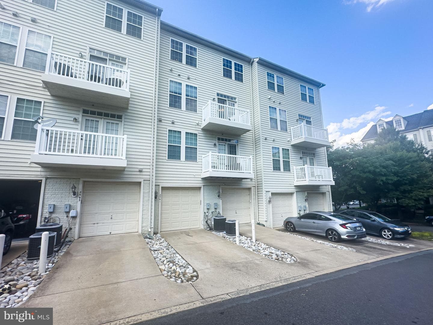 2591 Eastbourne Drive photo 31