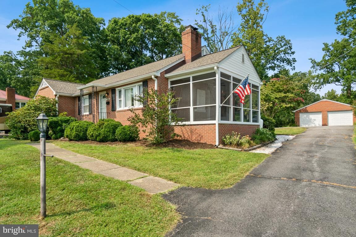 1514 Woodside Drive photo 3