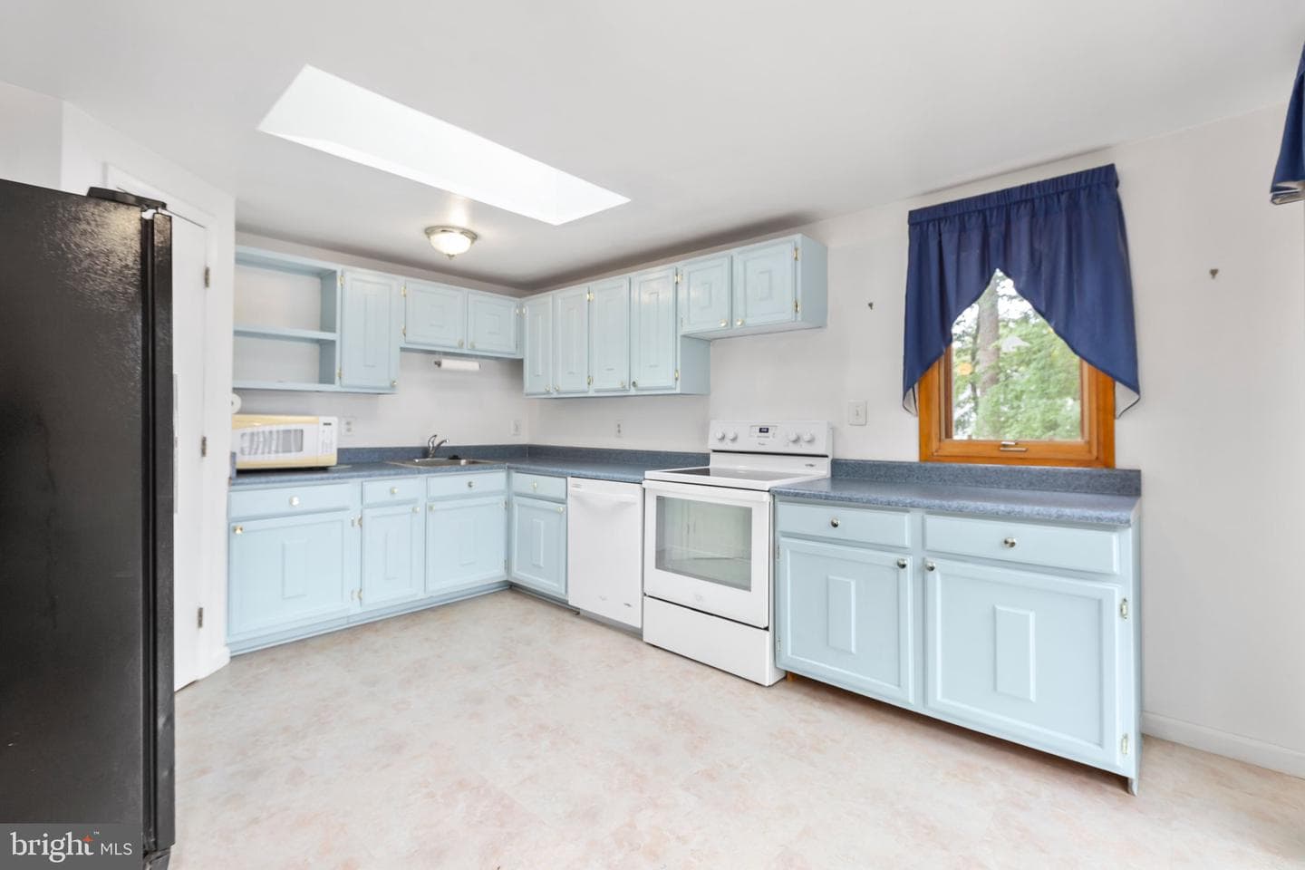 13735 Marilyn Court photo 4