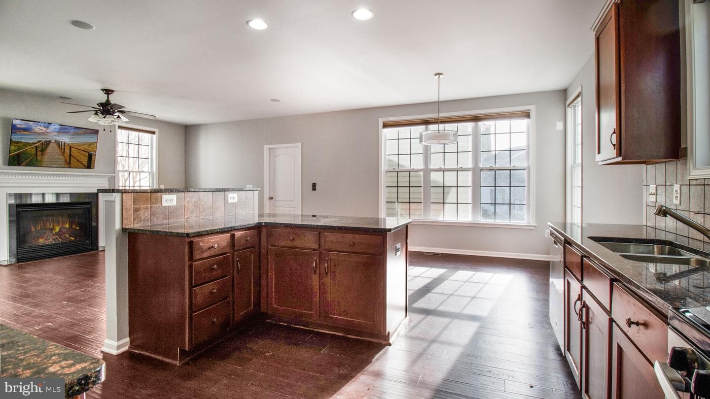 15553 Admiral Baker Circle photo 8