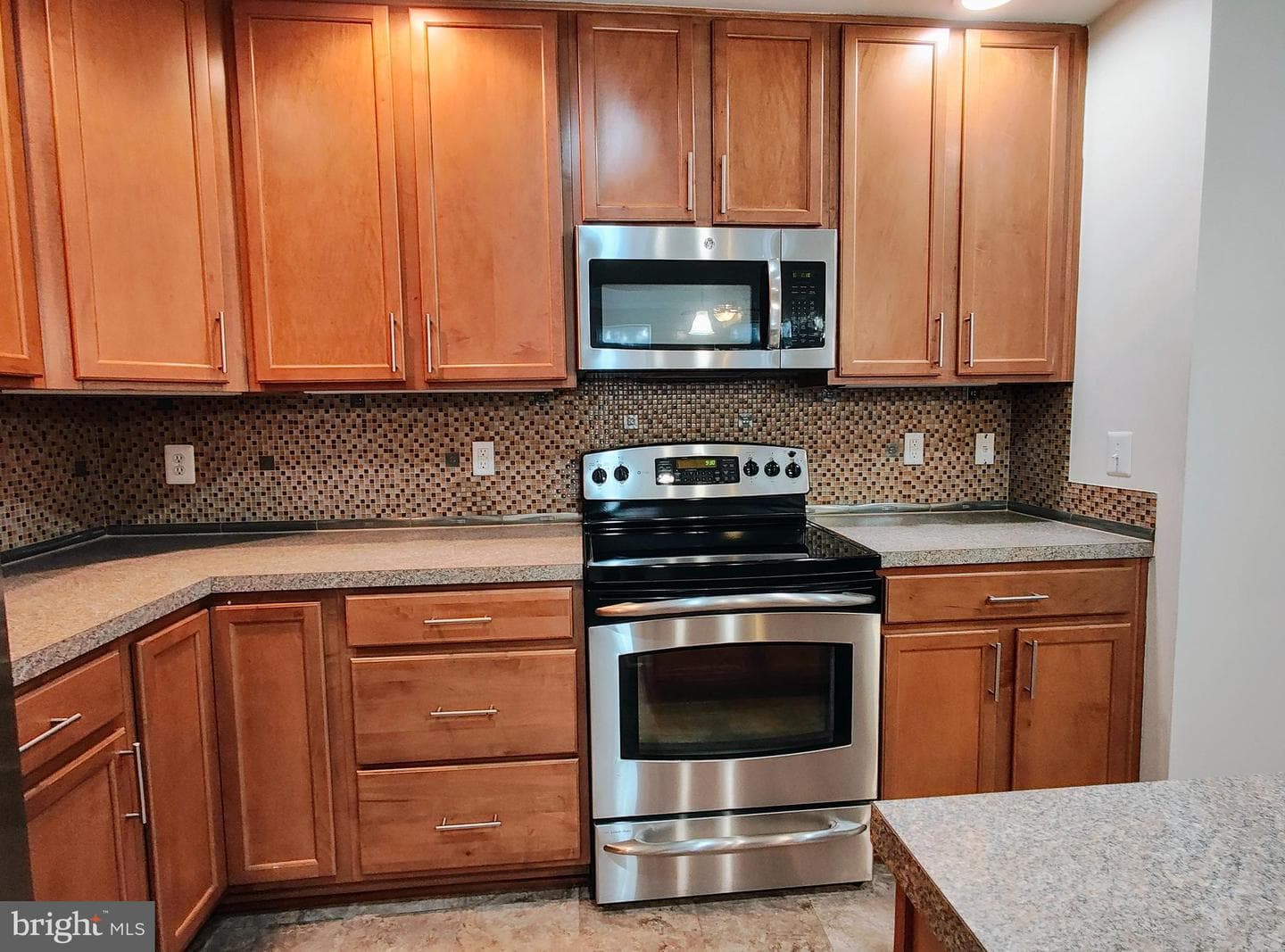 2459 Eastbourne Drive photo 10