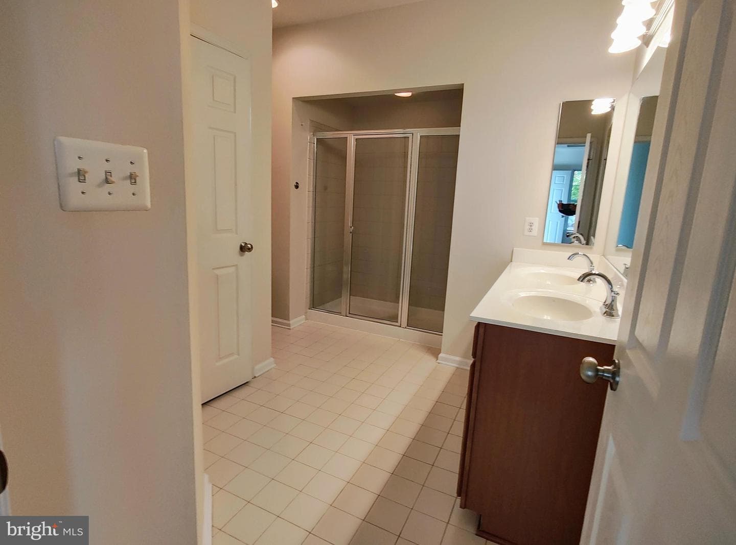 2459 Eastbourne Drive photo 20