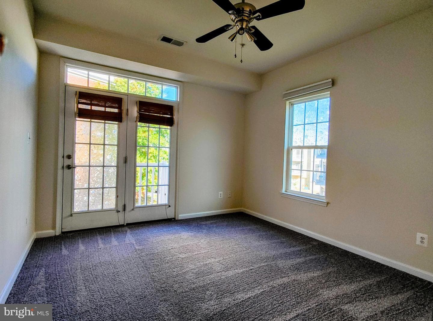2459 Eastbourne Drive photo 27