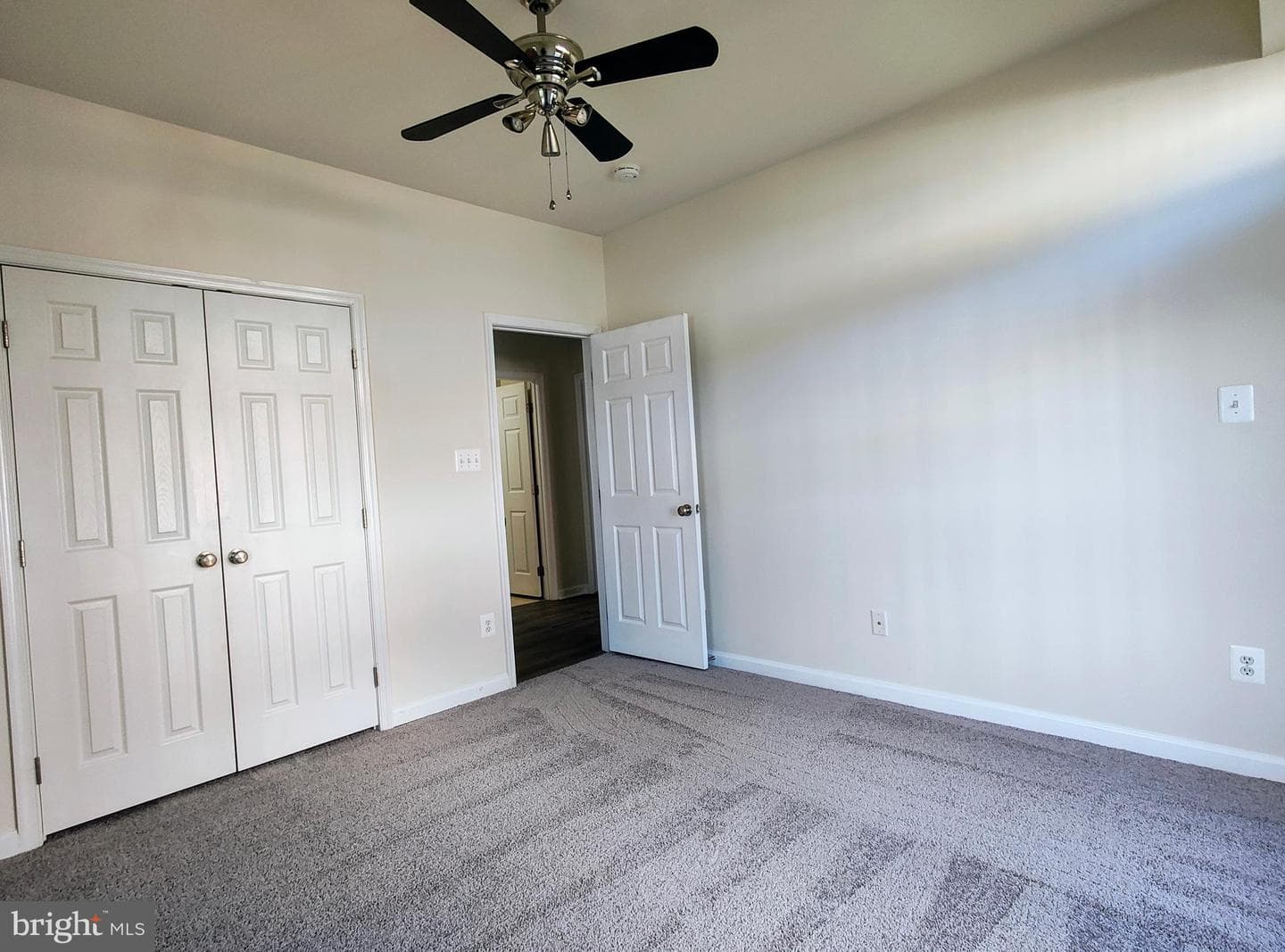 2459 Eastbourne Drive photo 28