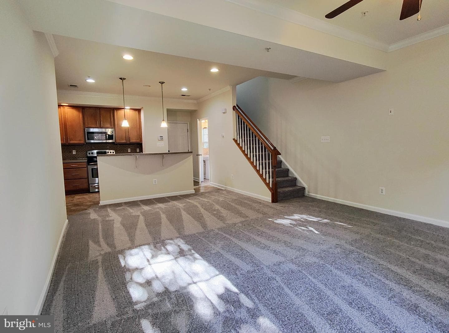 2459 Eastbourne Drive photo 3