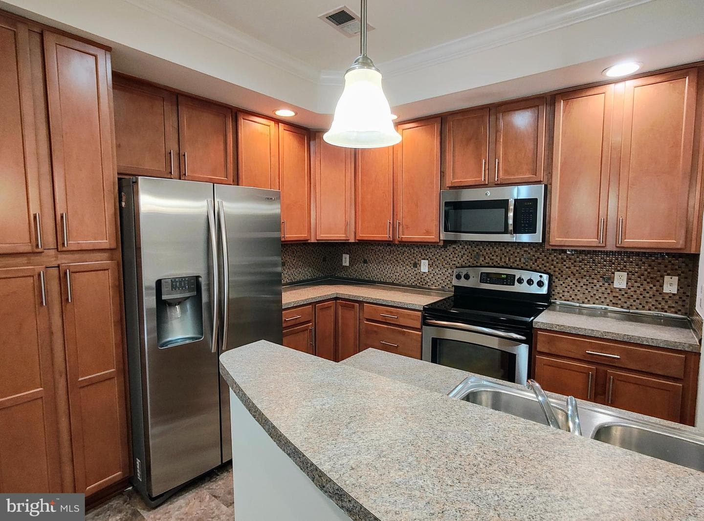 2459 Eastbourne Drive photo 6