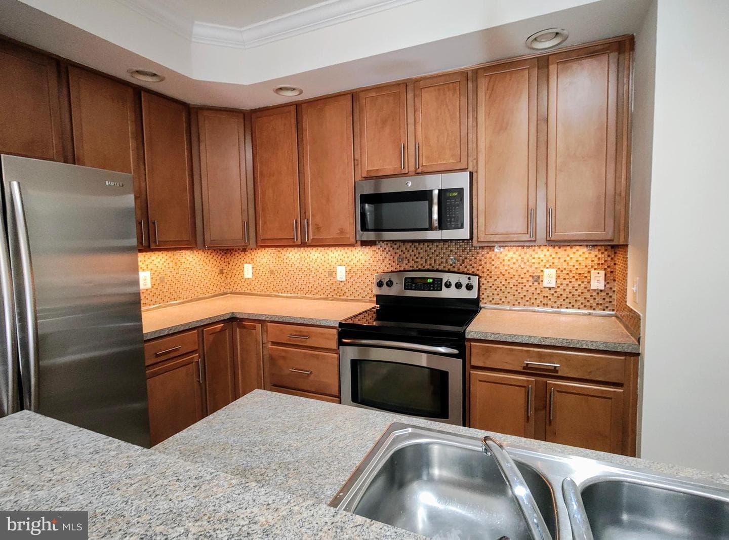 2459 Eastbourne Drive photo 8
