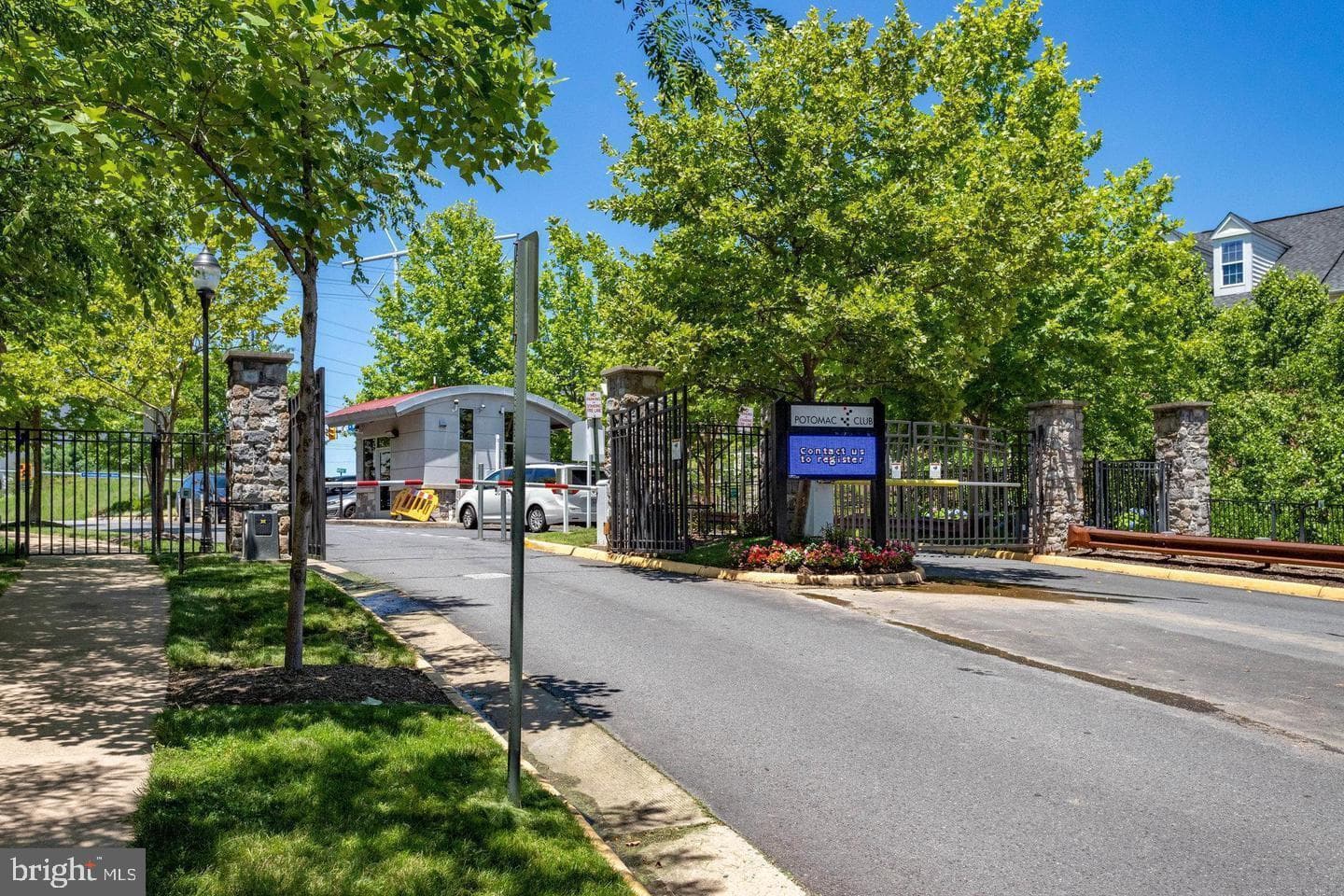2102 Abbottsbury Way photo 3