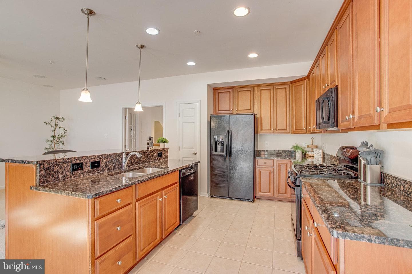 15053 Leicestershire Street photo 14