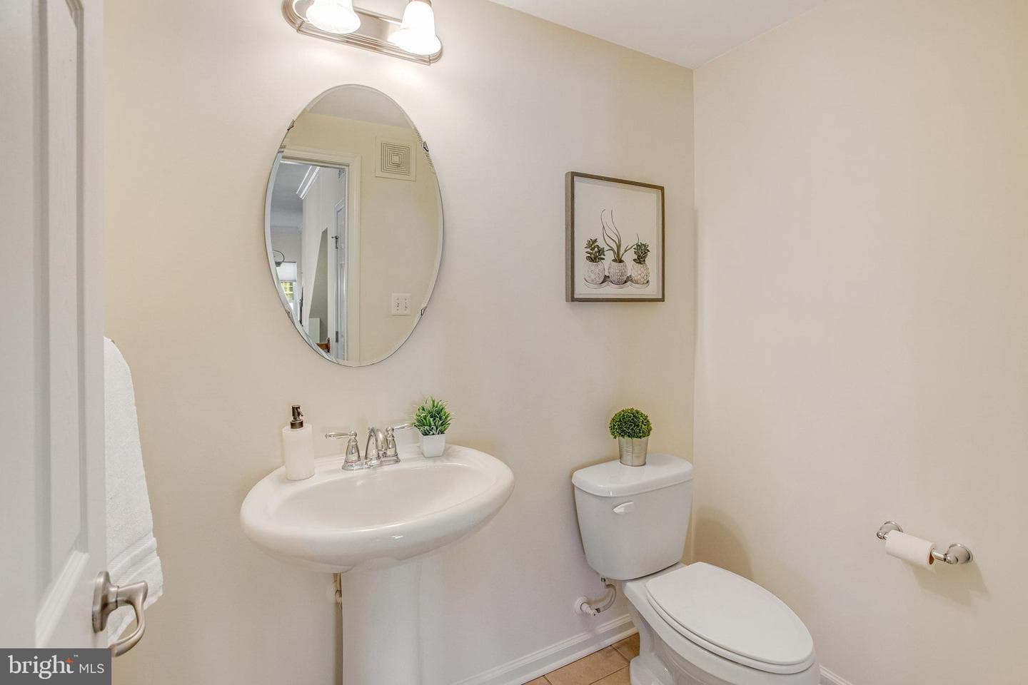 15053 Leicestershire Street photo 17