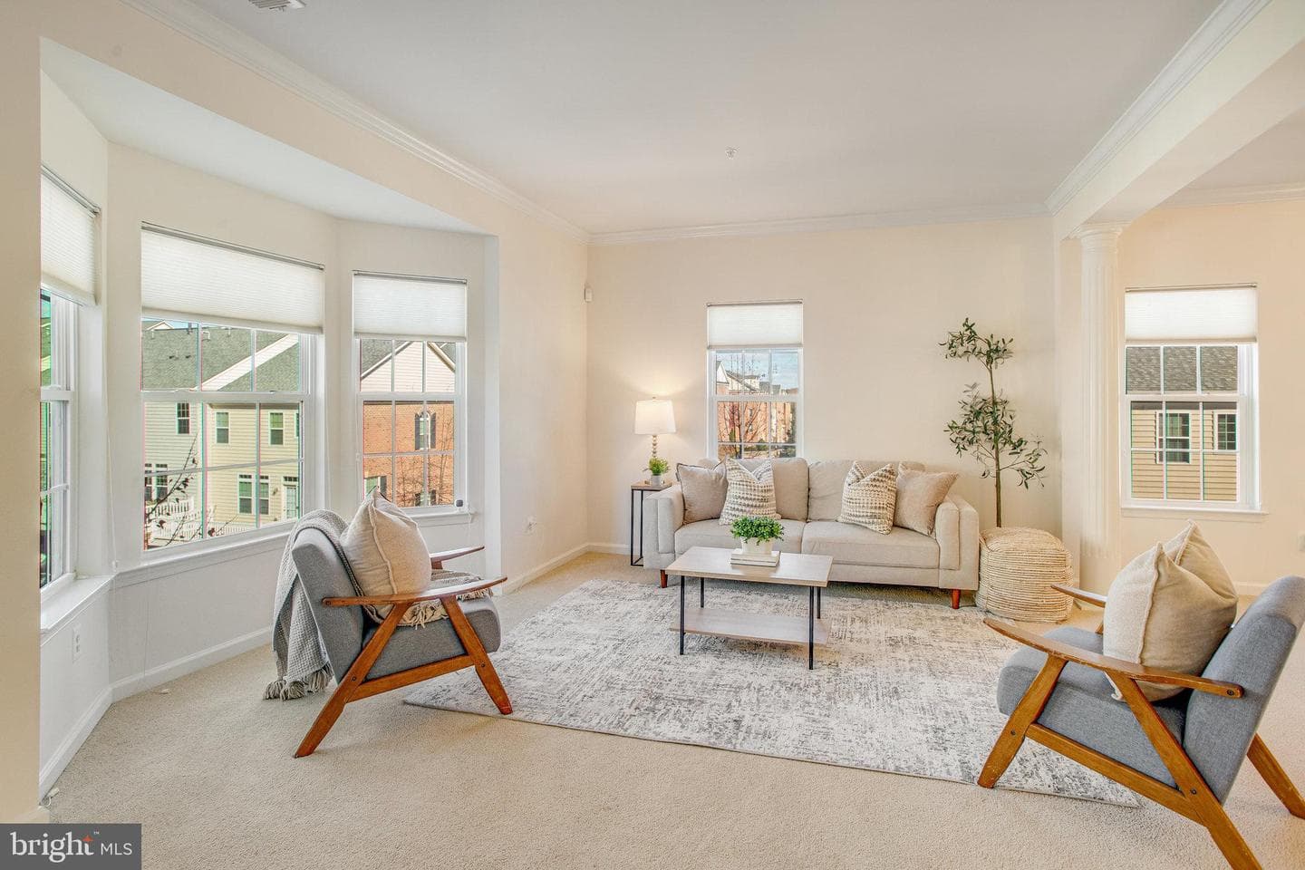 15053 Leicestershire Street photo 2