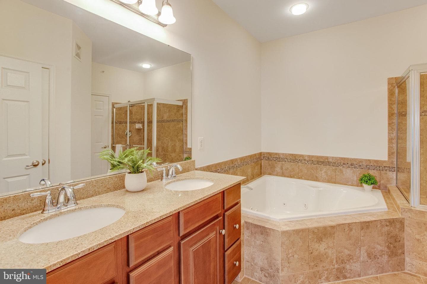 15053 Leicestershire Street photo 21