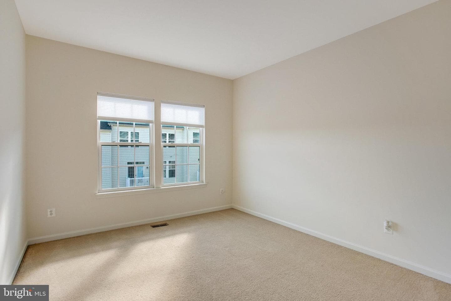 15053 Leicestershire Street photo 25